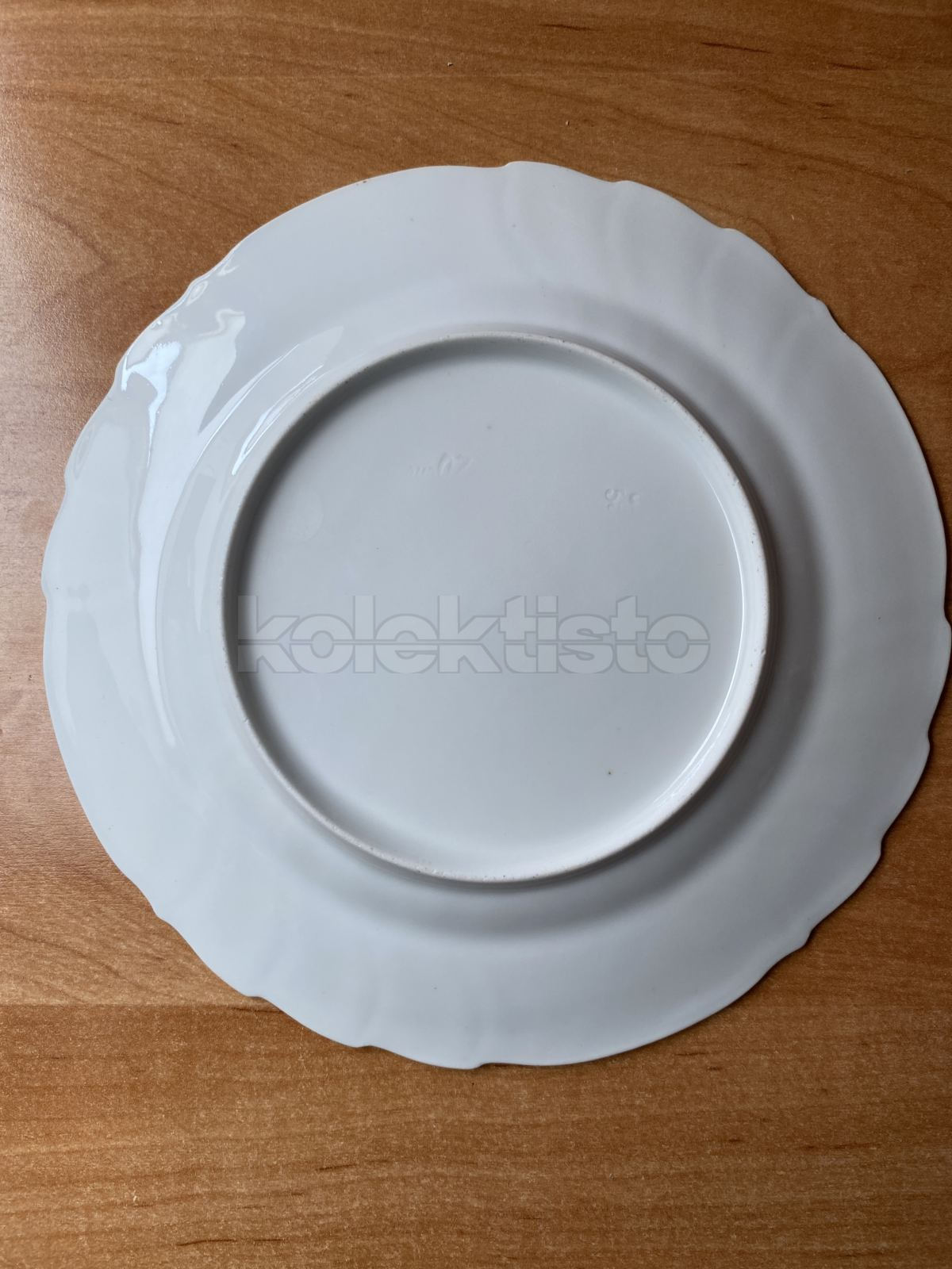 Porcelánový malovaný talíř