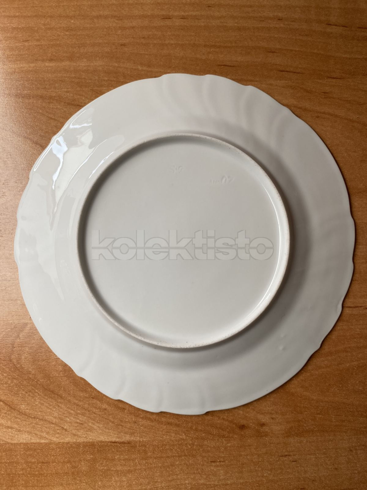 Porcelánový malovaný talíř