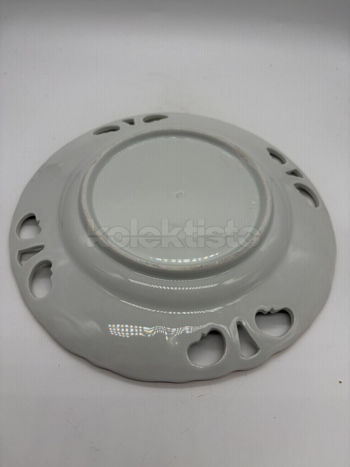 Porcelánový prořezávaný malovaný talíř, cena za 1 ks