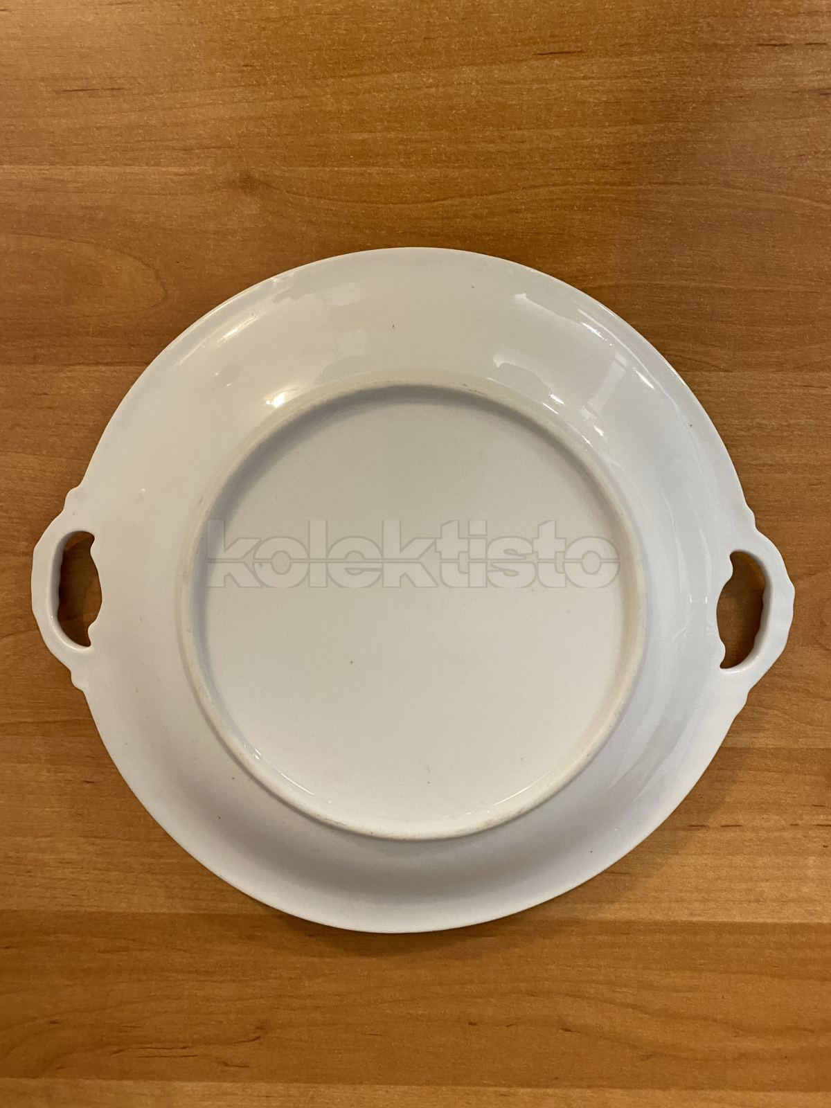 Porcelánový talíř s malovaným ptáčkem
