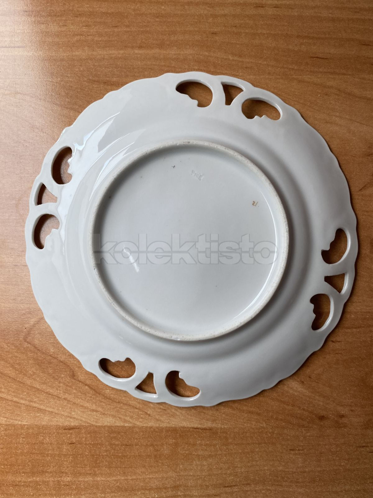 Porcelánový vykrajovaný talíř č.3