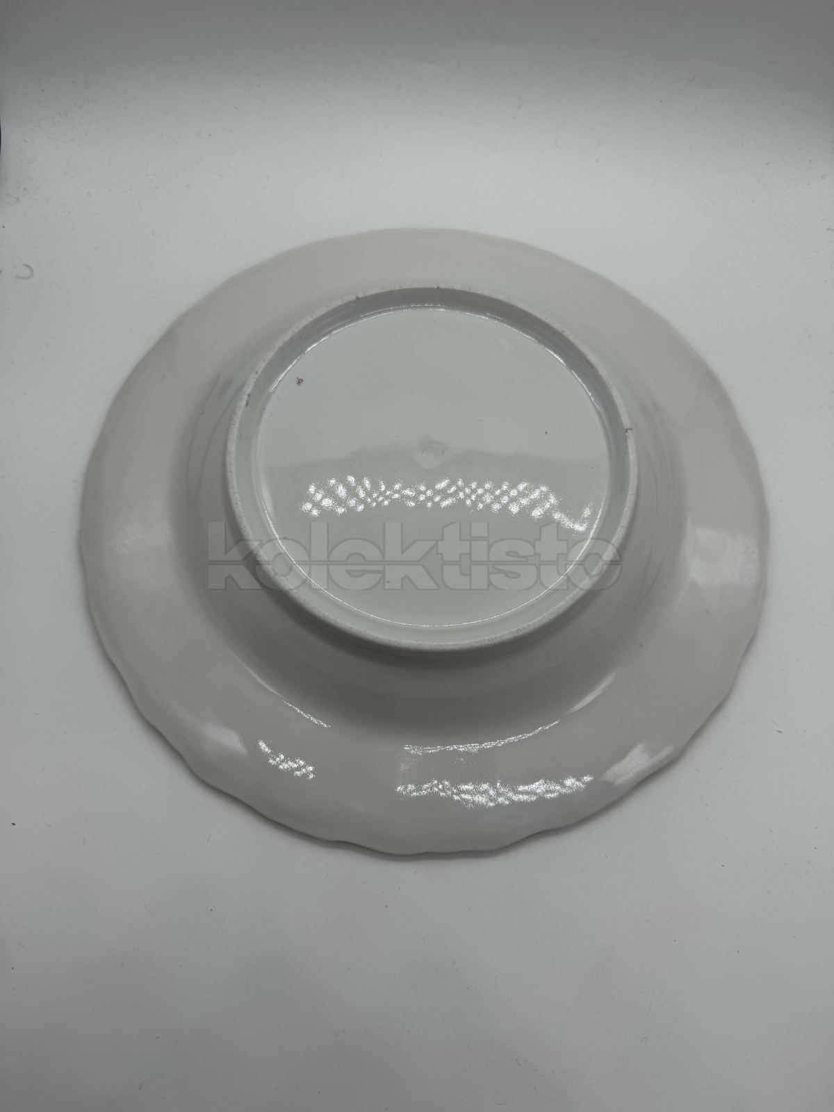Porcelánový plastický talíř s malbou, cena za 1 ks