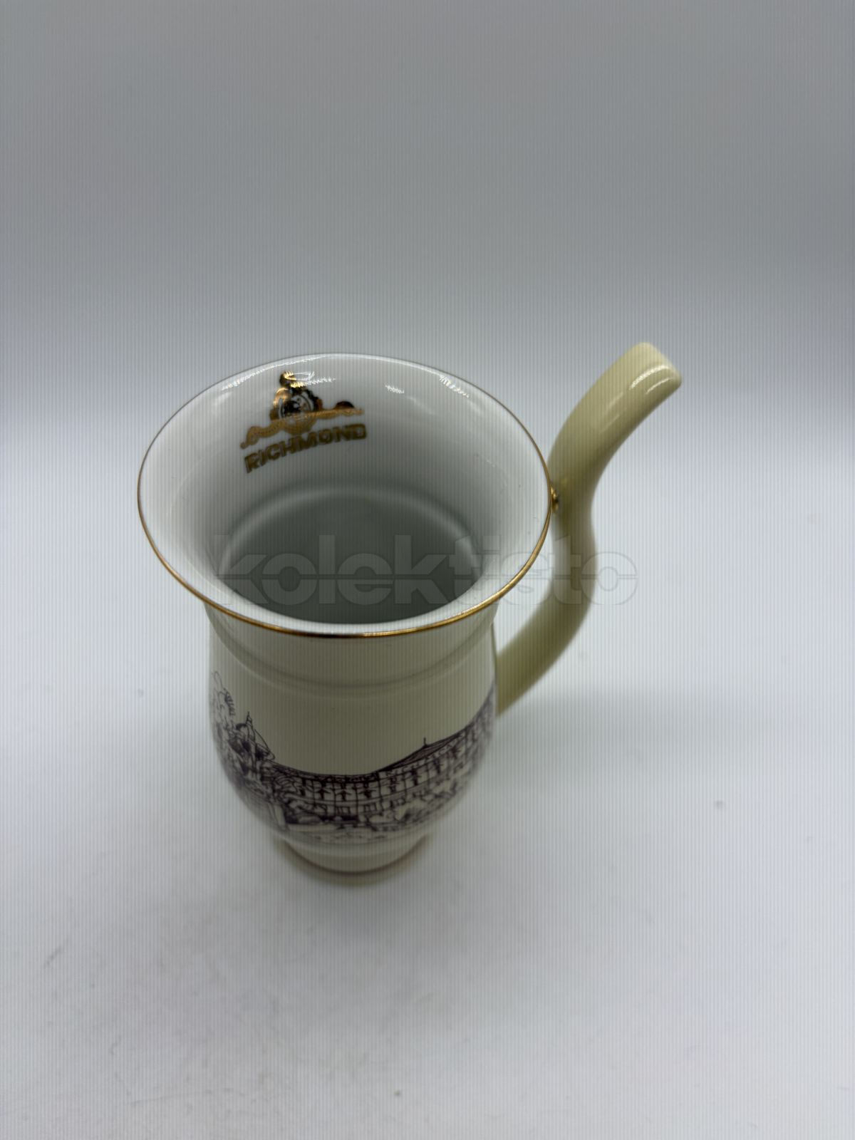 Porcelánový pohárek