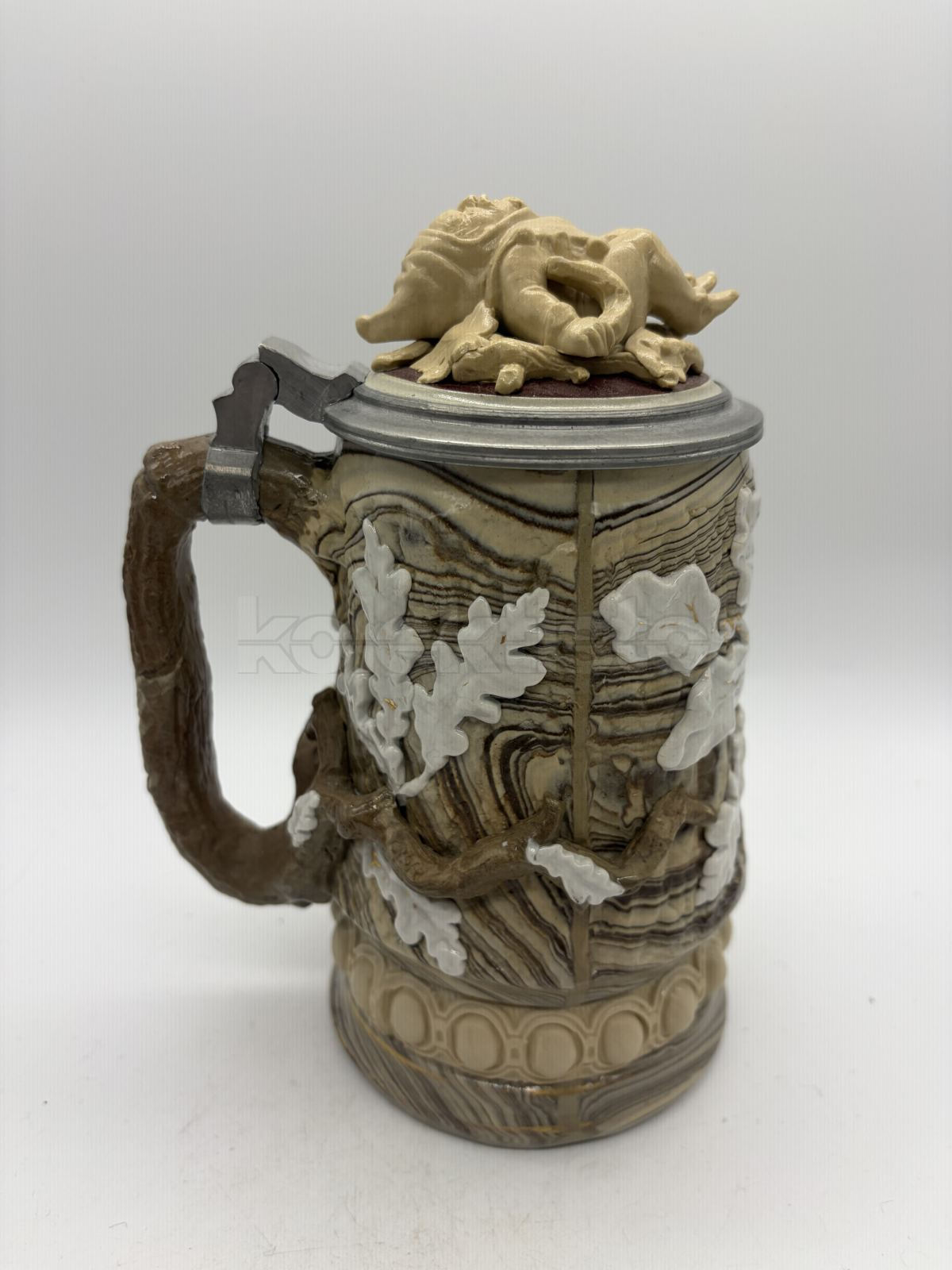 Porcelánový korbel s trpaslíkem