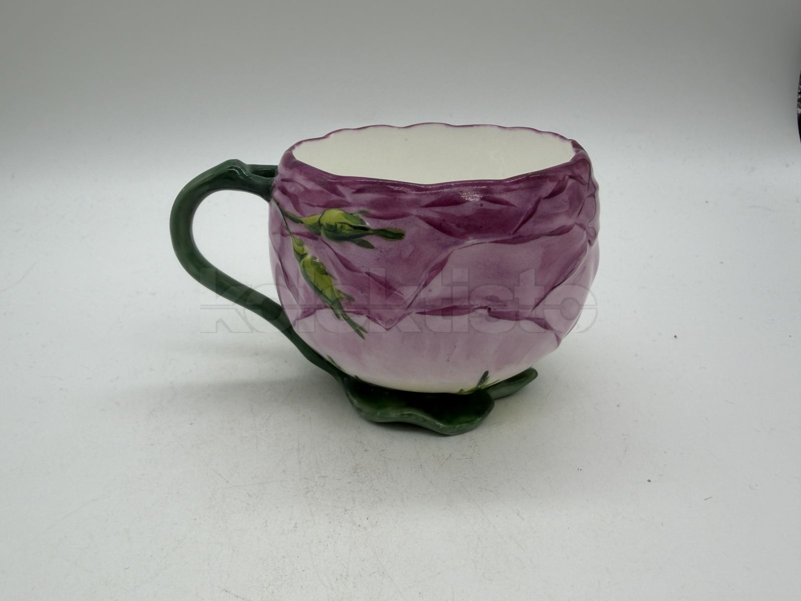 Porcelánový šálek bez podšálku
