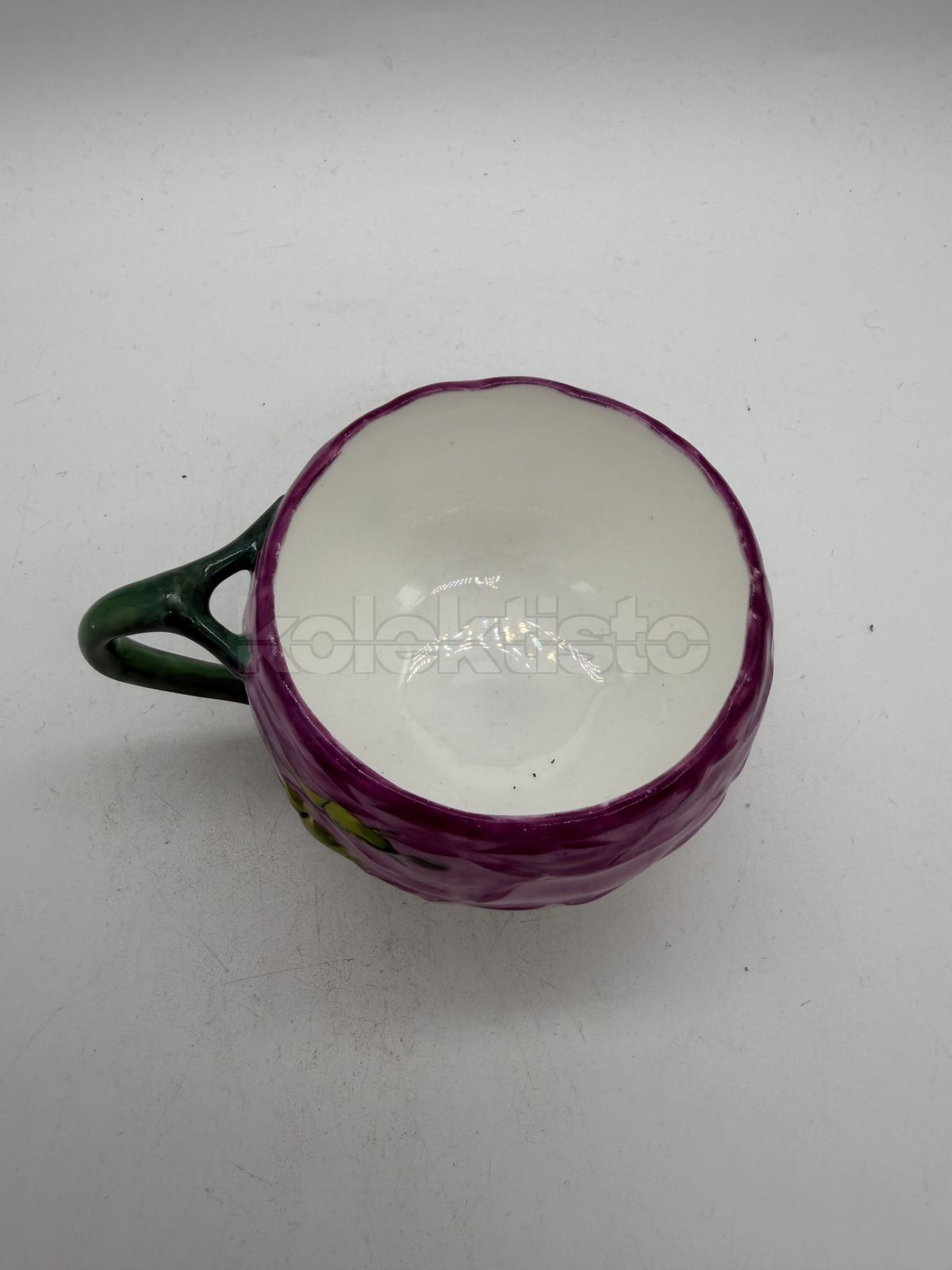 Porcelánový šálek bez podšálku