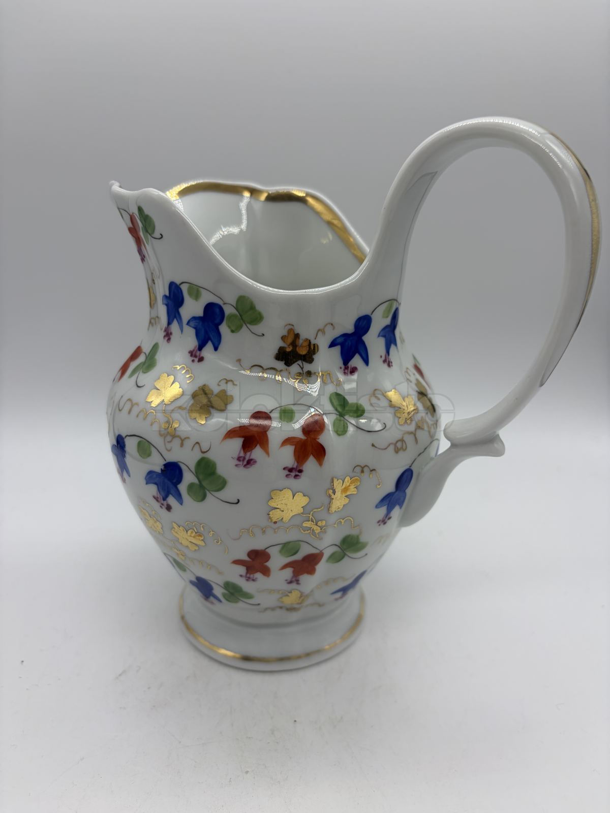 Porcelánová konvička na mléko