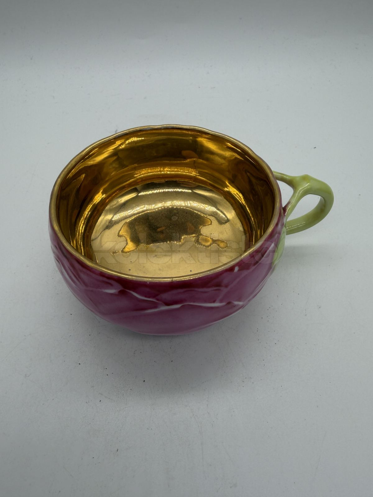 Porcelánový šálek