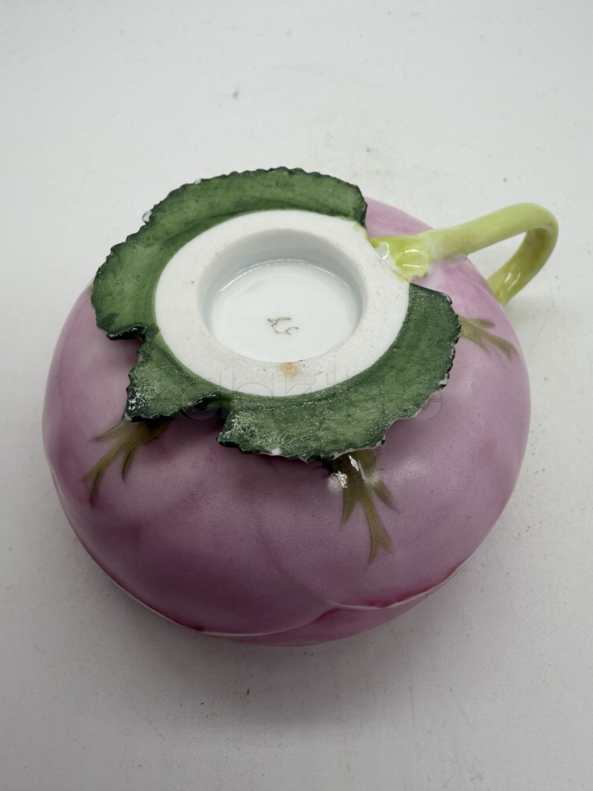 Porcelánový šálek