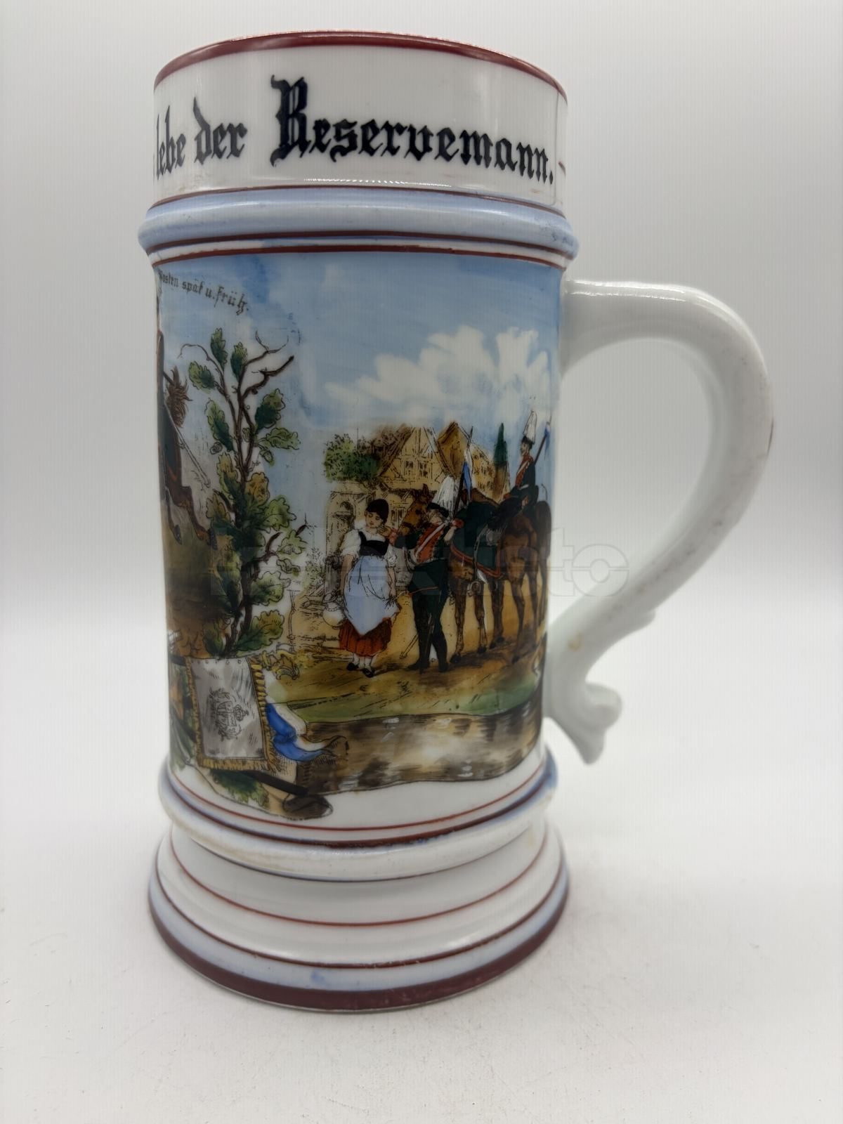 Porcelánový korbel s německými dragouny a průsvitkou