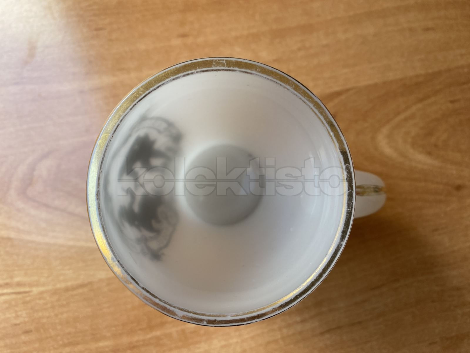 Sklenice s ouškem z opálového skla s malbou