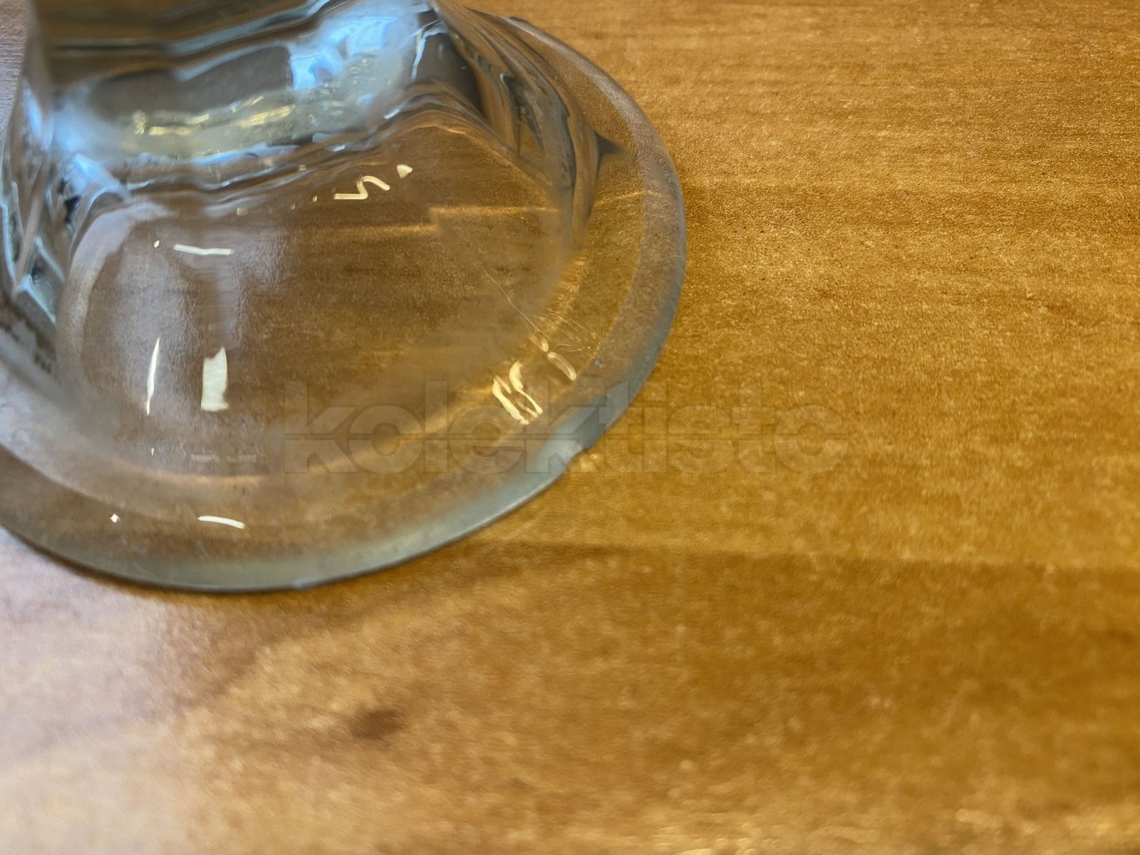 Grogová sklenice z čirého lisovaného skla