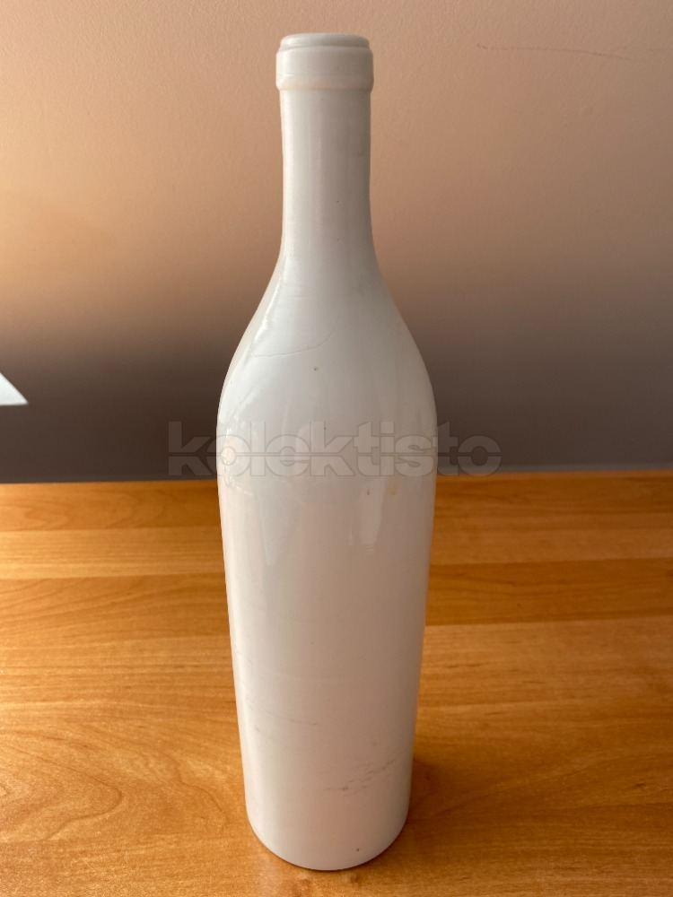Skleněná láhev od likéru