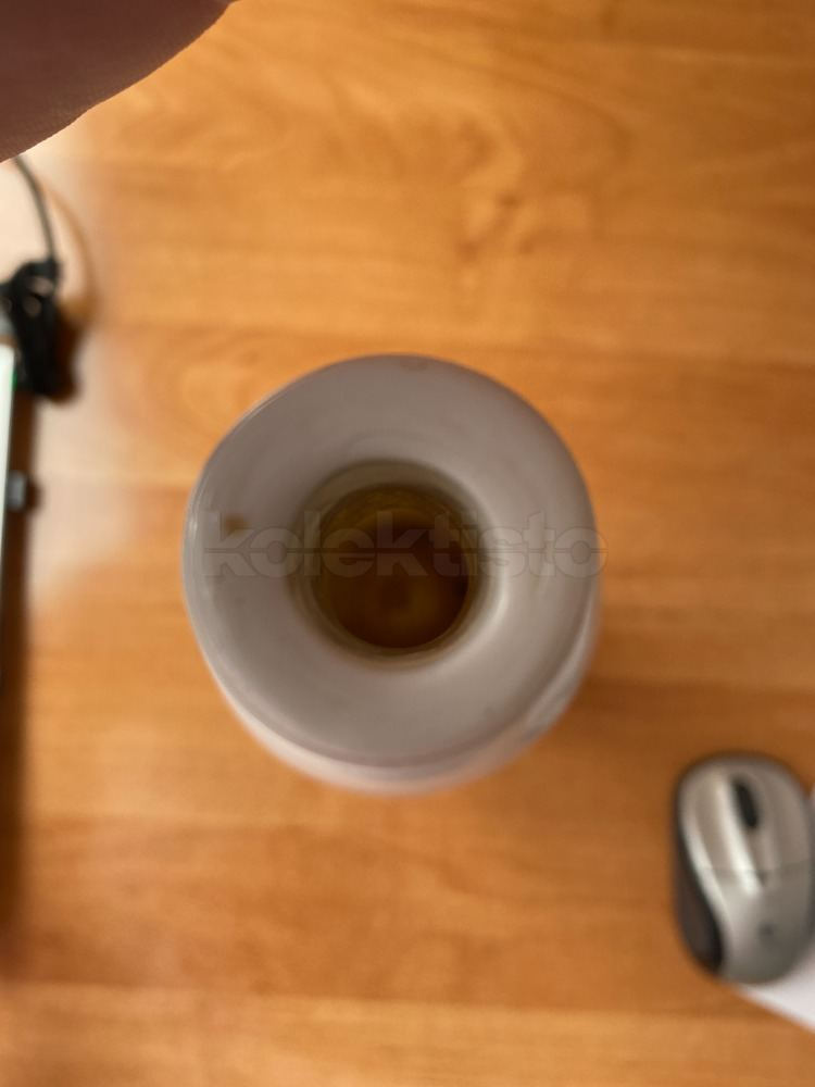 Skleněná láhev od likéru