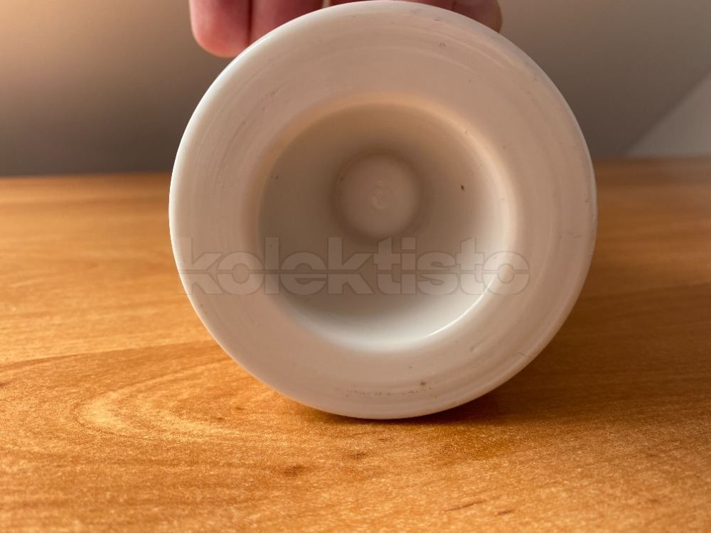 Skleněná láhev od likéru