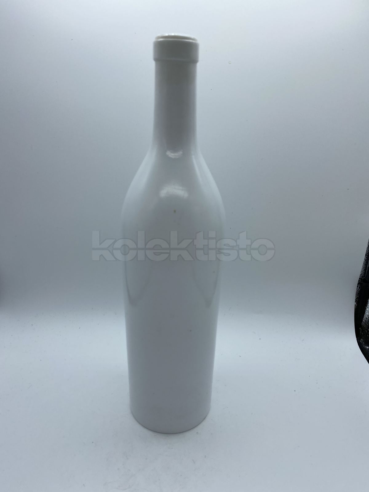 Skleněná láhev z bílého skla