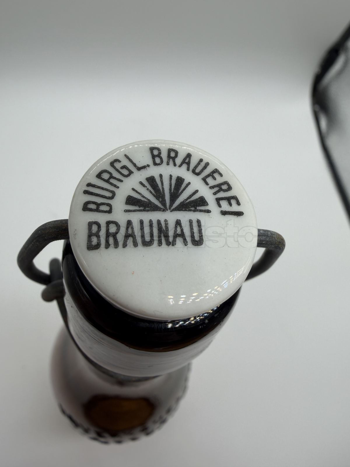 Skleněná láhev od piva BRAUNAU