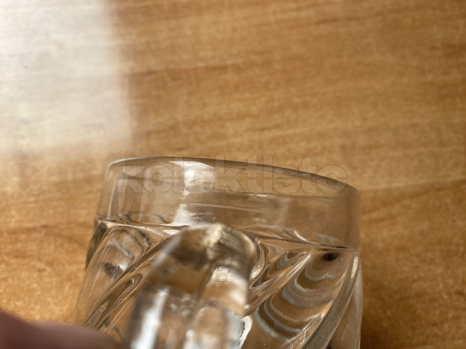 Půllitr z čirého lisovaného skla s nápisem Herzlichste glückwünsche