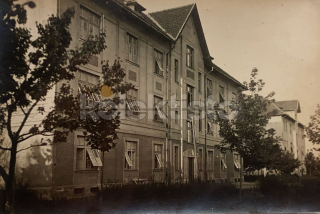 100 Kč XXX Foto NEURČENO, CZE100038