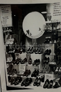300 Kč XXX Foto NEURČENO OBCHODY, BAŤA, CZE100132