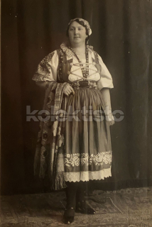 100 Kč XXX Pohlednice NEURČENO KROJE, CZE100335