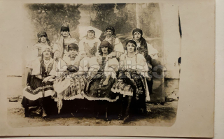 100 Kč XXX Pohlednice NEURČENO KROJE, CZE100349