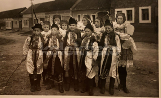 100 Kč XXX Pohlednice NEURČENO KROJE, CZE100362