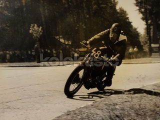 350 Kč BOV Foto Brno MOTOCYKLY, CZE106183