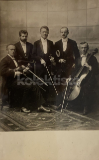 300 Kč CB Pohlednice České Budějovice MUZIKANTI, CZE107157