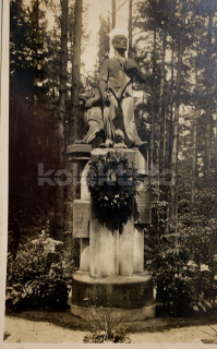 360 Kč CL Pohlednice Nový Bor POMNÍKY, CZE108383