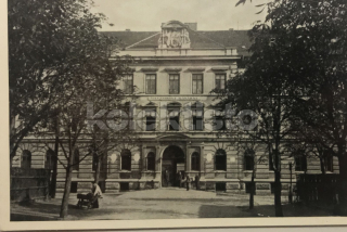 160 Kč CV Pohlednice Chomutov KASÁRNY, CZE108917