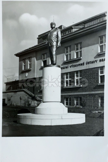 320 Kč HB Pohlednice Havlíčkův Brod POMNÍKY, CZE110400