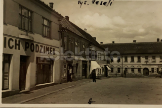 320 Kč JC Pohlednice Vysoké Veselí OBCHODY, CZE111305