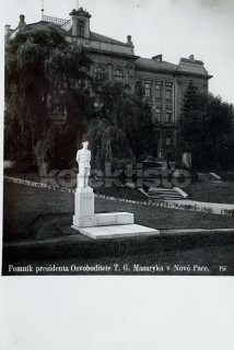 340 Kč JC Pohlednice Nová Paka POMNÍKY, CZE111314