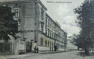 450 Kč JI Pohlednice Jihlava KASÁRNY, CZE112223