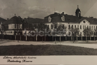 320 Kč LI Pohlednice Liberec KASÁRNY, CZE115983