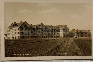 300 Kč PA Pohlednice Dašice KASÁRNY, CZE119850