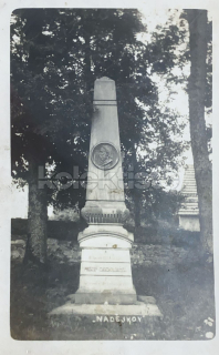 280 Kč TA Pohlednice Nadějkov POMNÍKY, CZE124227