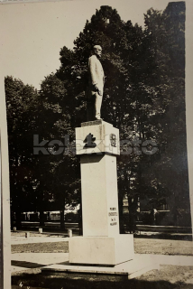 300 Kč VY Pohlednice Vyškov POMNÍKY, CZE126764