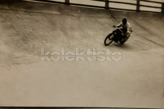 300 Kč GEN Pohlednice MOTOCYKLY, GEN131876