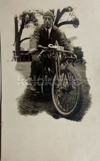 900 Kč GEN Pohlednice MOTOCYKLY, GEN131908