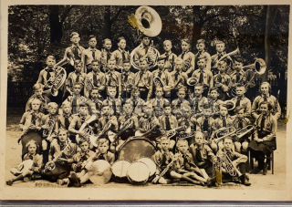 300 Kč GEN Pohlednice HUDEBNÍCI, GEN137828