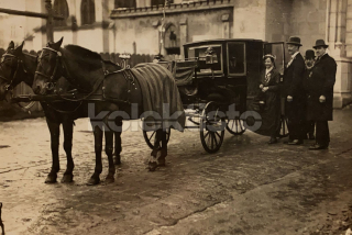 300 Kč GEN Pohlednice KOČÍ, GEN138016