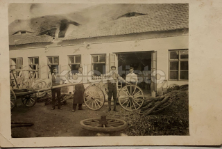 300 Kč GEN Pohlednice TRUHLÁŘI, GEN139043