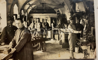 600 Kč GEN Pohlednice TRUHLÁŘI, GEN139054