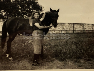 200 Kč GEN Pohlednice JEZDECTVÍ, GEN141184