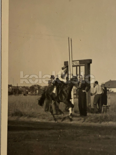 250 Kč GEN Pohlednice JEZDECTVÍ, GEN141187