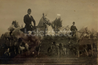 300 Kč GEN Pohlednice JEZDECTVÍ, GEN141190