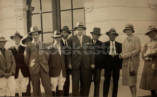 300 Kč GEN Pohlednice JEZDECTVÍ, GEN141193