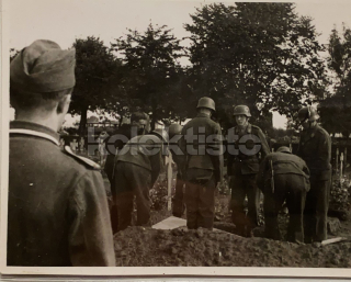 200 Kč GEN Pohlednice 2.VÁLKA, GEN142015